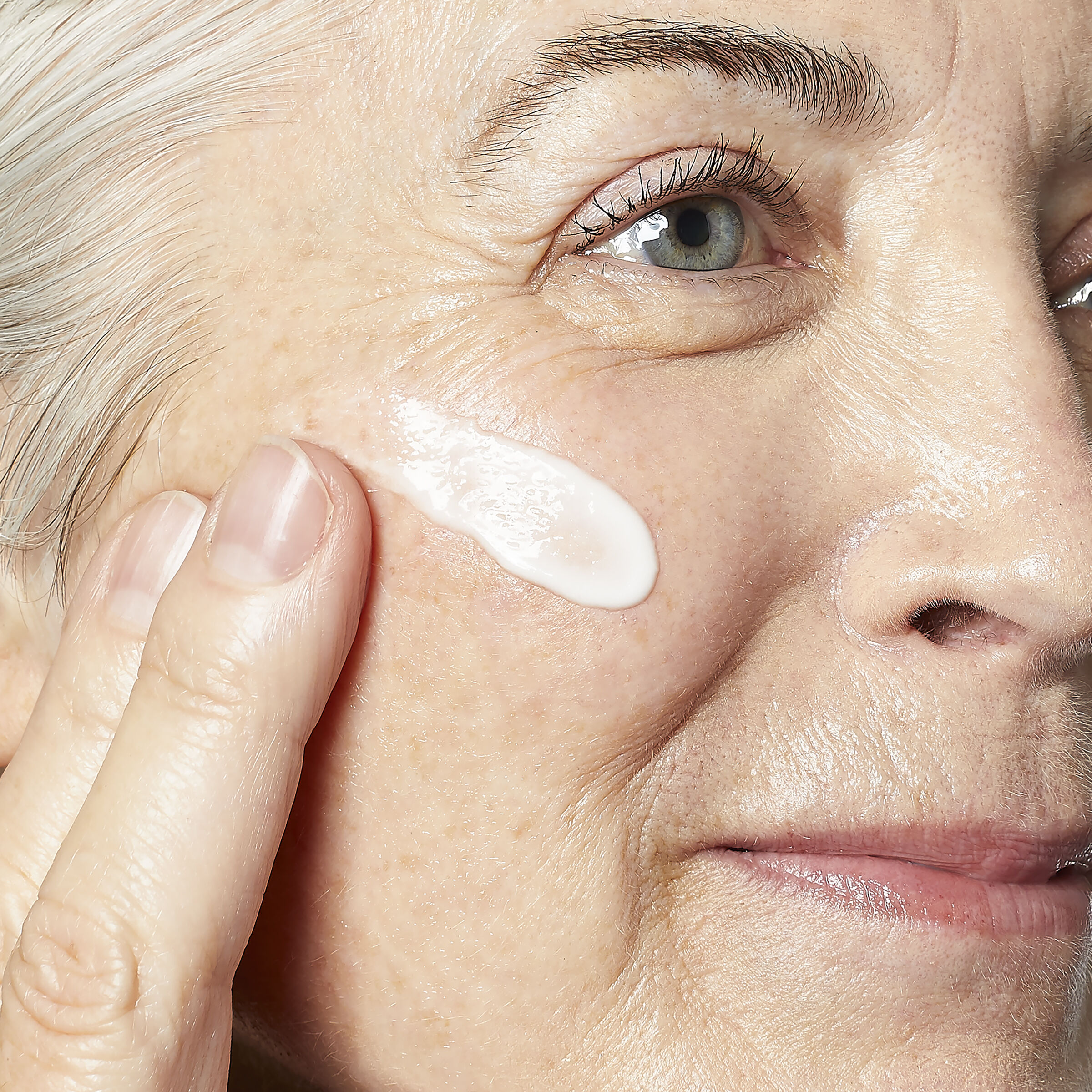 سيروم مُركَّز باور سترينث لتقليل الخطوط الرفيعة